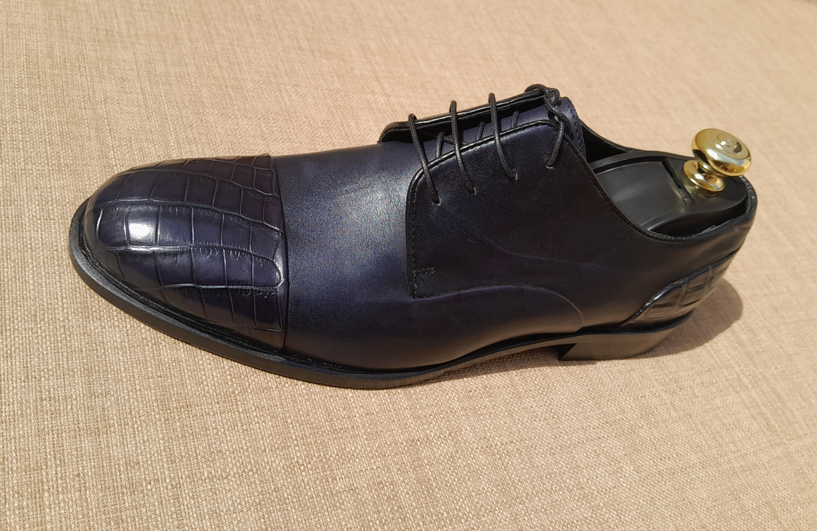Soulier bleu en peau de crocodile et de vache – Image 2