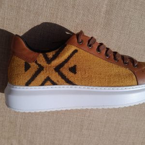 Sneaker en peau de veau et tissus bogolan
