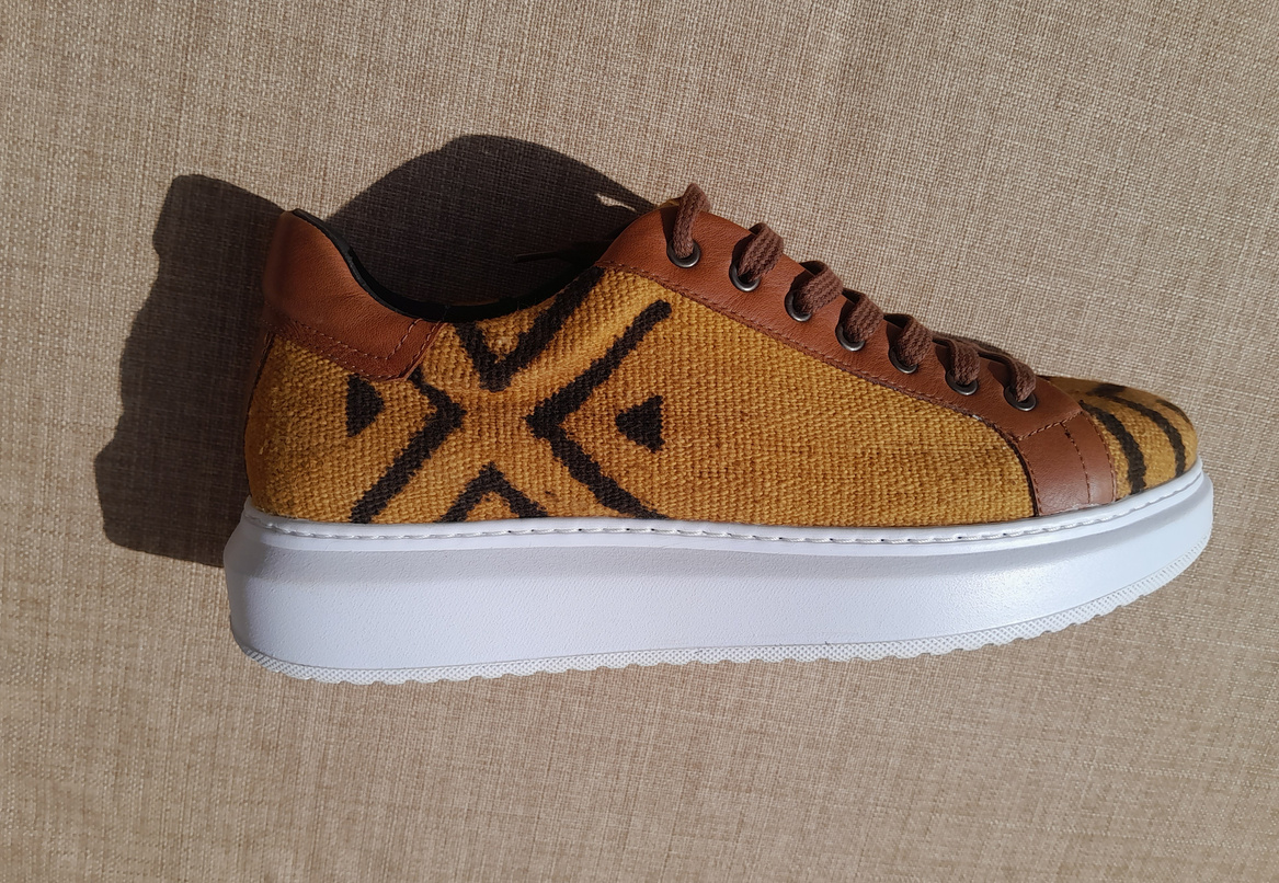 Sneaker en peau de veau et tissus bogolan – Image 2
