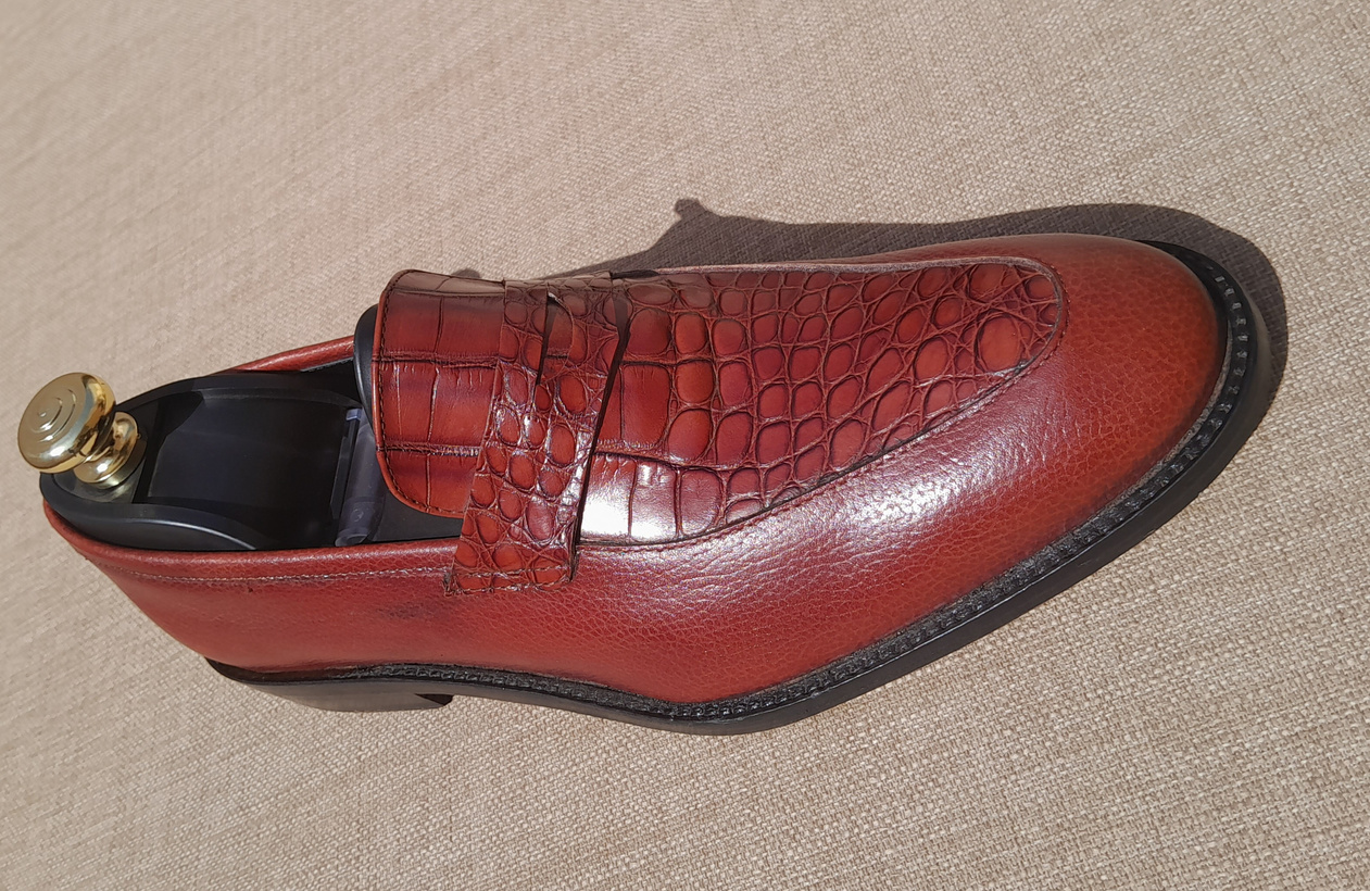 Soulier marron en peau de crocodile et de vache – Image 2