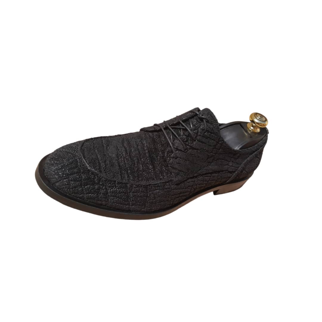 Soulier noir tout en peau d'éléphant