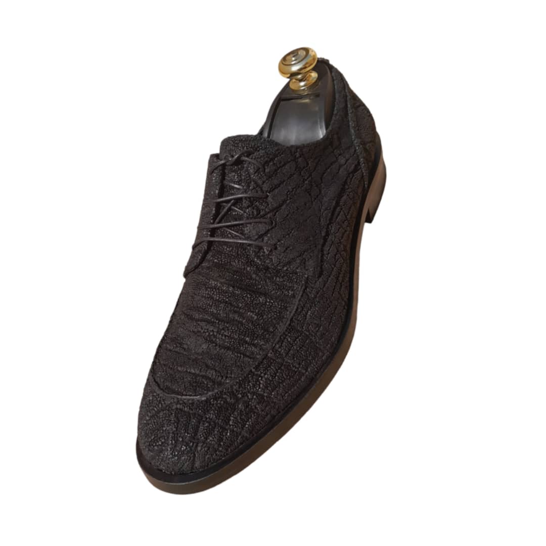 Soulier noir tout en peau d'éléphant