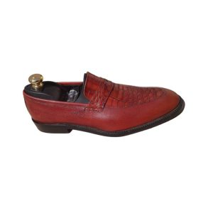 Soulier marron en peau de crocodile et de vache