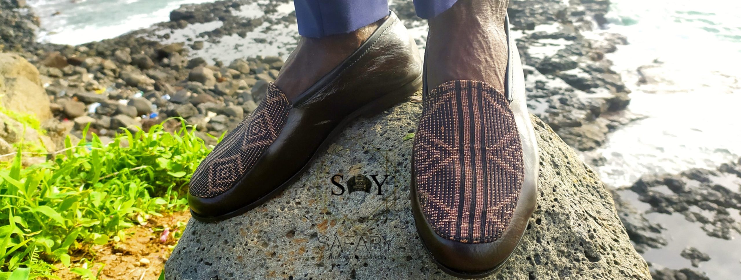 chaussure fermé en cuir et tissus africaine